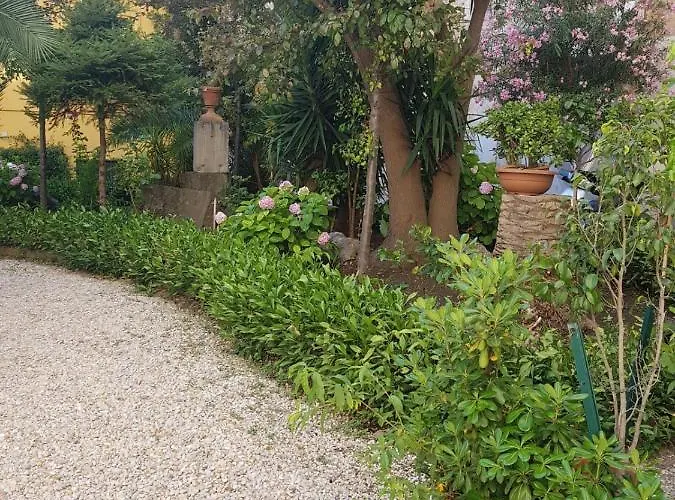 Отель типа "постель и завтрак" Le Tre Sorelle A Testaccio 3*